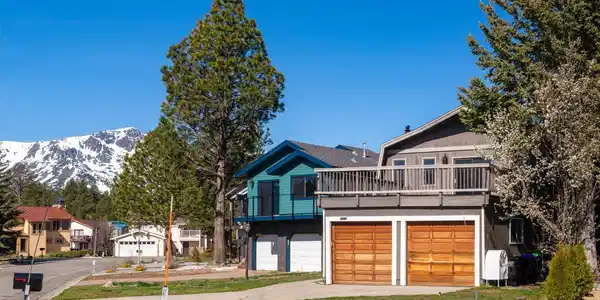 1895 Genevieve Court