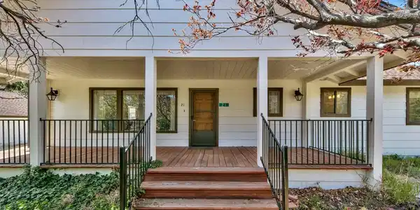 21 Pine Avenue