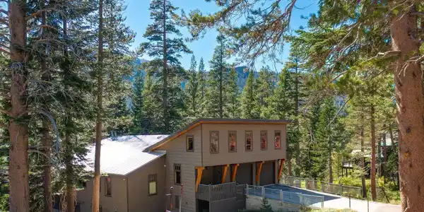 322 E Meadows Drive