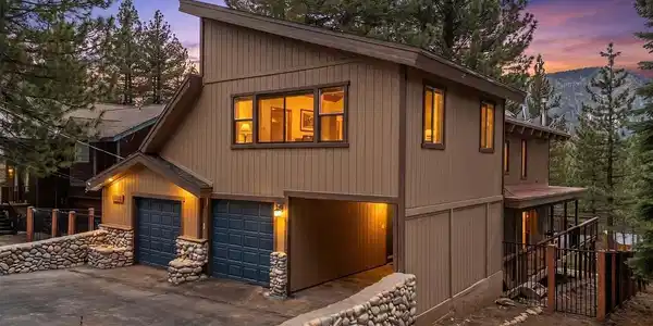 1641 Crystal Air Drive