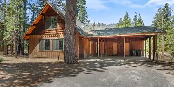 2804 Saint Nick Way