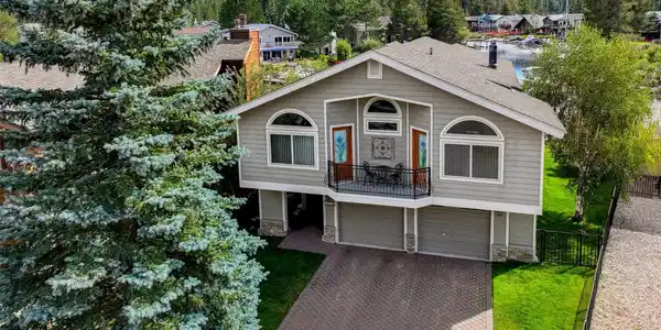 1876 Genevieve Court