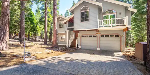 2260 Deveron Way