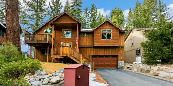 1658 Crystal Air Drive