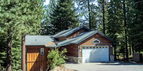 1671 Crystal Air Drive