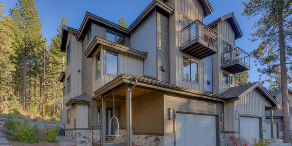 30 Lake Parkway