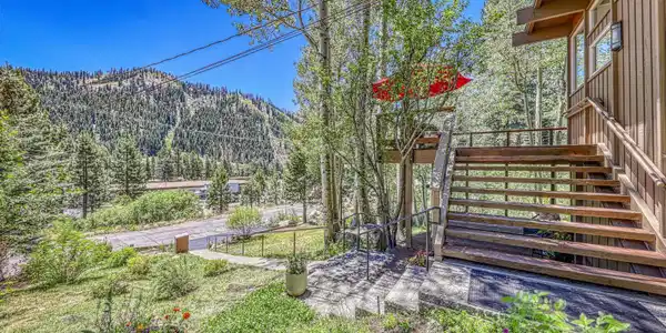 Image 3: Premier Location & Views