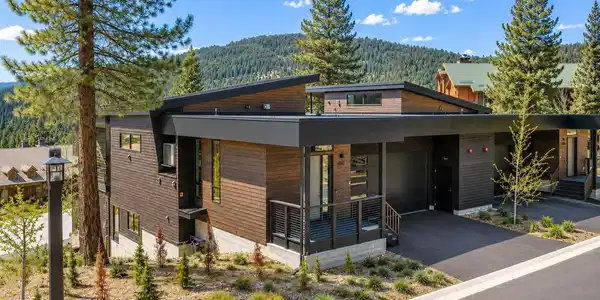 7470 Larkspur Lane, Truckee CA 96161