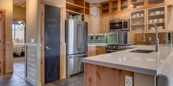 Image 2: Gourmet Kitchen