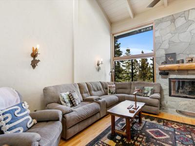 6138 Feather Ridge