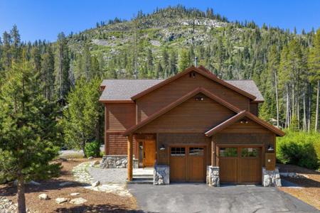 16225 Pine Court, Truckee CA 96161