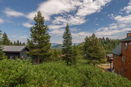 15644 Skislope Way, Truckee CA 96161