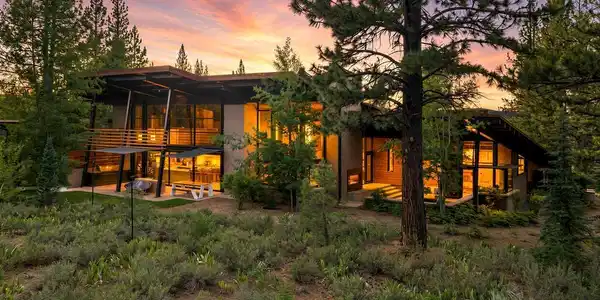 9612 Dunsmuir Way, Truckee CA 96161