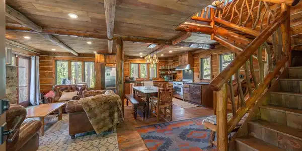 4015 Amanda Lane