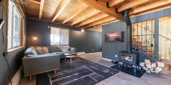 Image 3: Living Room