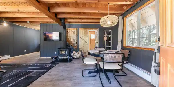 Image 4: Living Room