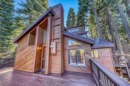 11504 Skislope Way, Truckee CA 96161
