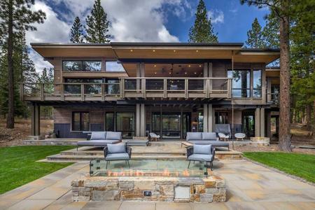 8625 Benvenuto Court
