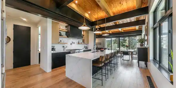 Image 4: Kitchen