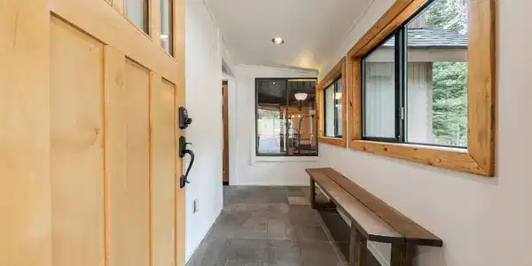 Image 4: Entry