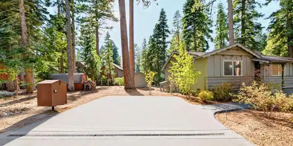 Image 2: Oversized 4-car parking pad