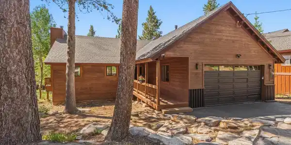 12434 Snowpeak Way, Truckee CA 96161