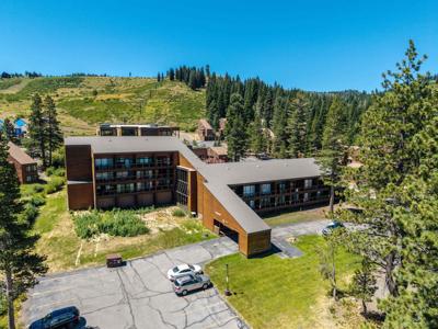 11589 Snowpeak Way # 106, Truckee CA 96161-5352