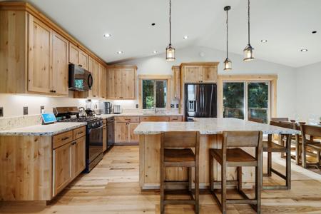 15106 Cavalier Rise