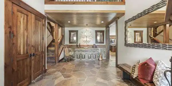 Image 4: Entry Way
