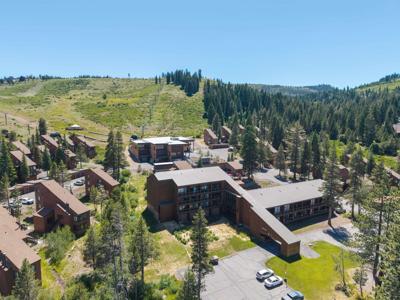 11591 Snowpeak Way # 208, Truckee CA 96161-5353