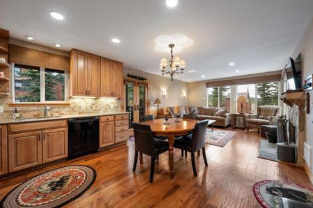 11711 Snowpeak Way # 555, Truckee CA 96161
