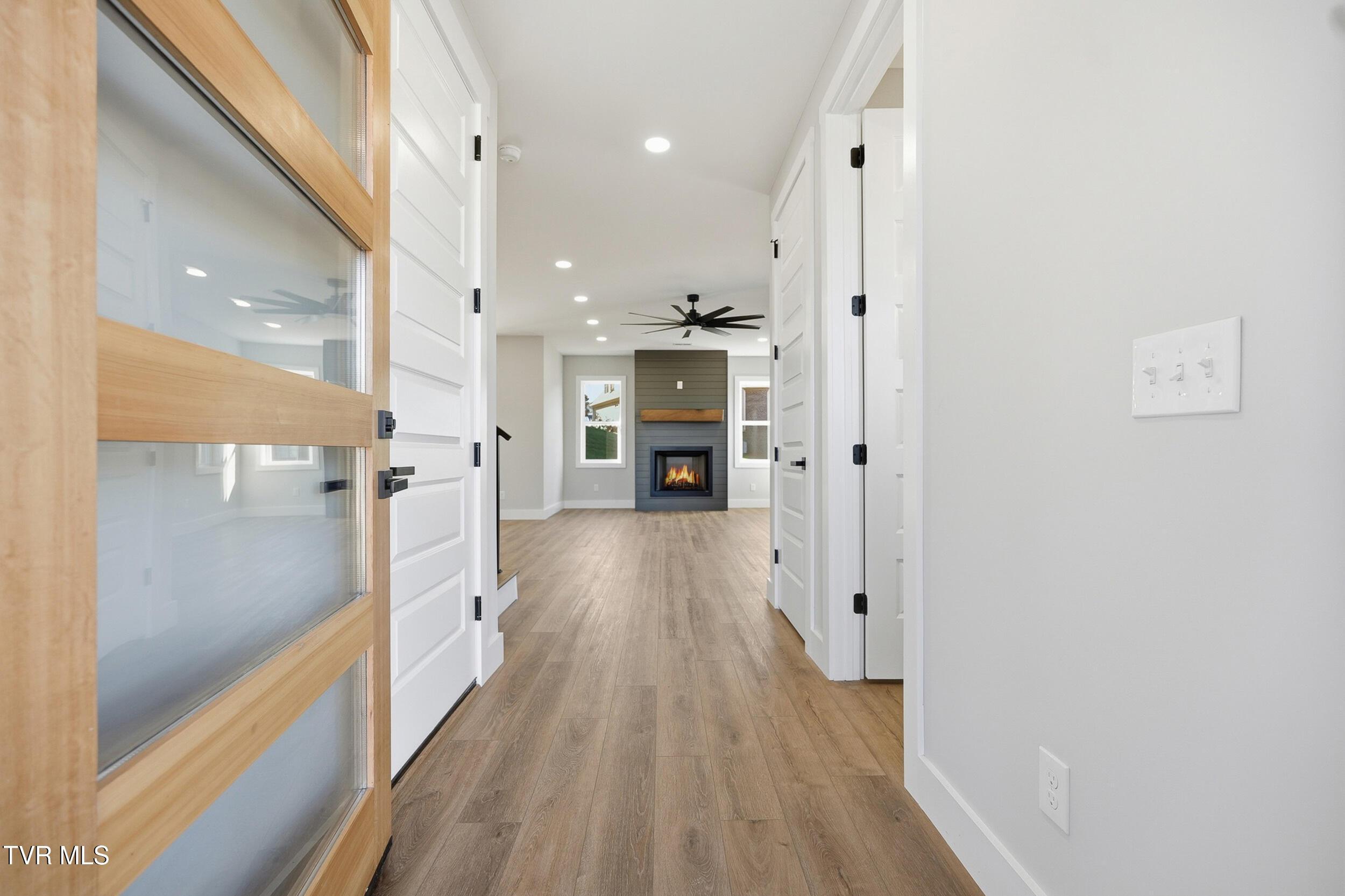 Image 4: Entry