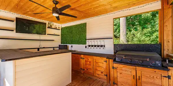 Image 3: outside grill station