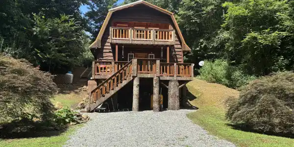 100 Gate Hollow Road