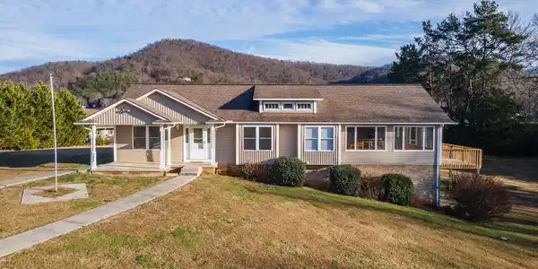 1002 Dawning Road Road