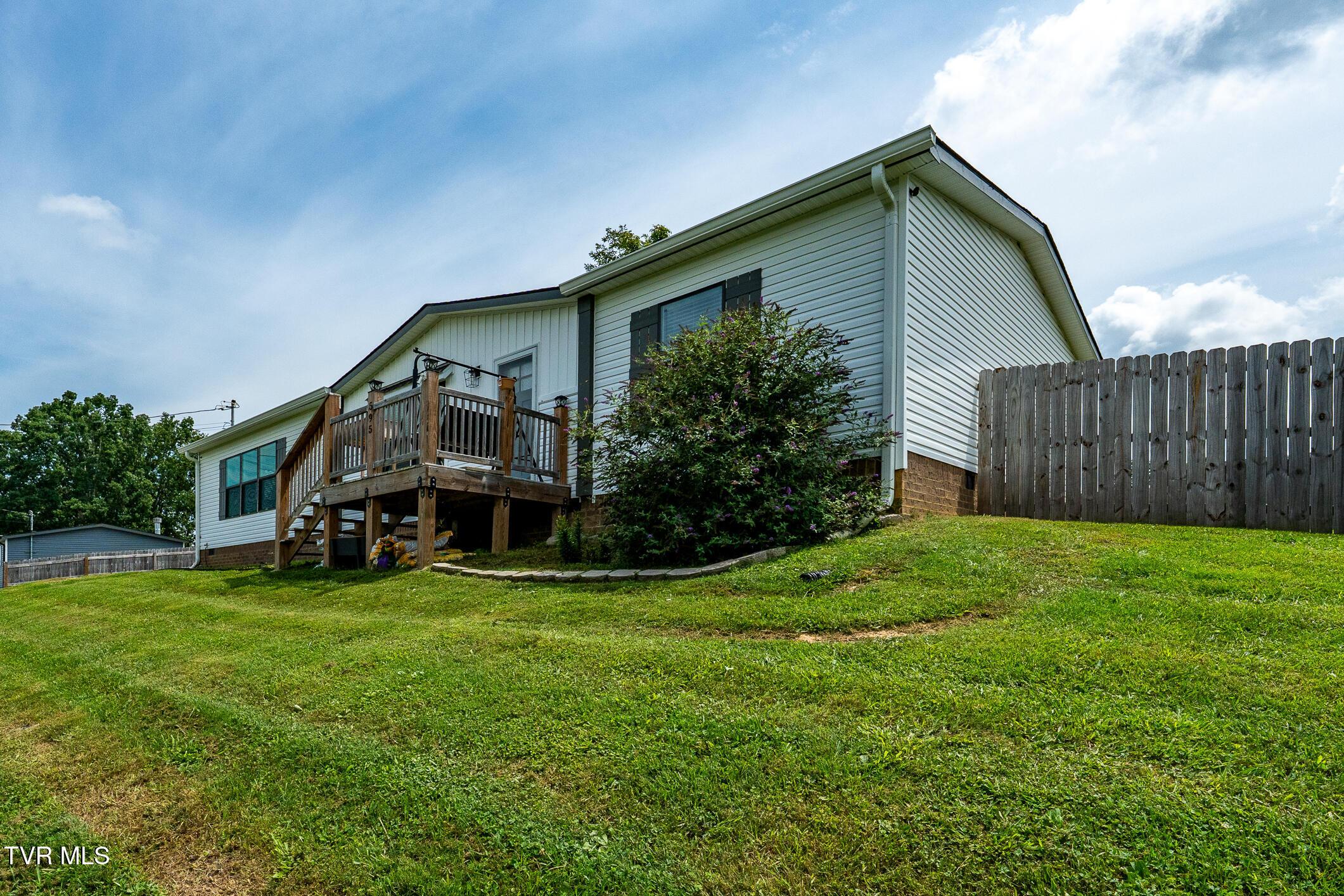 Image 2: 595 Summerville Road (6 of 53)