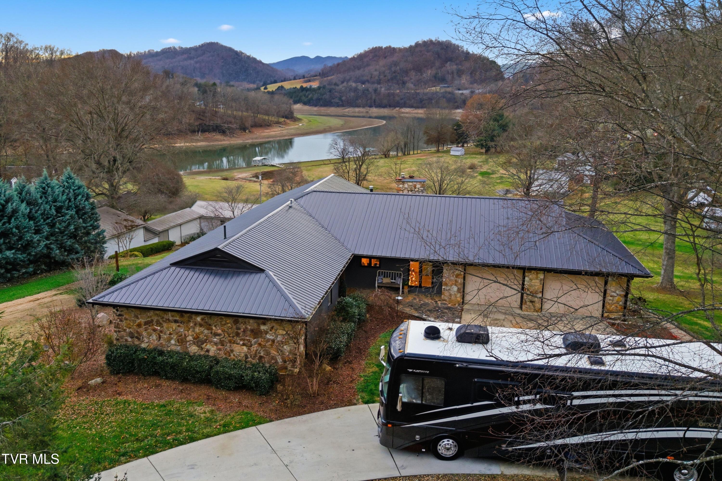 Image 2: DJI_20251207172441_0028_D