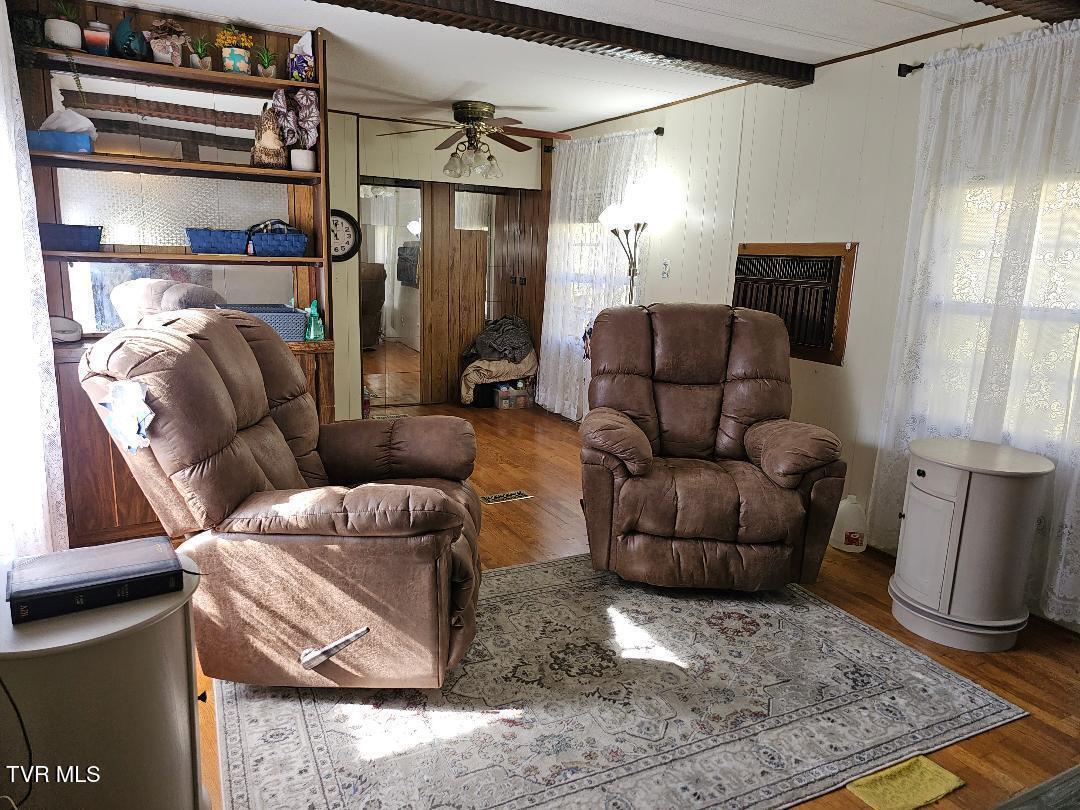 Image 4: 16