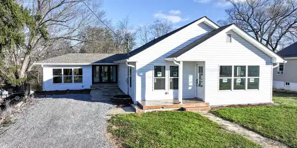 Image 2: main house pic 129 ridgeway ave