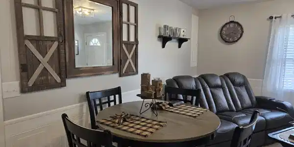 Image 4: Dining Area