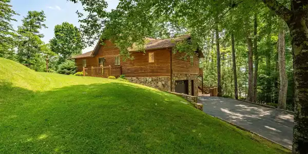 196 Hiddenwood Drive