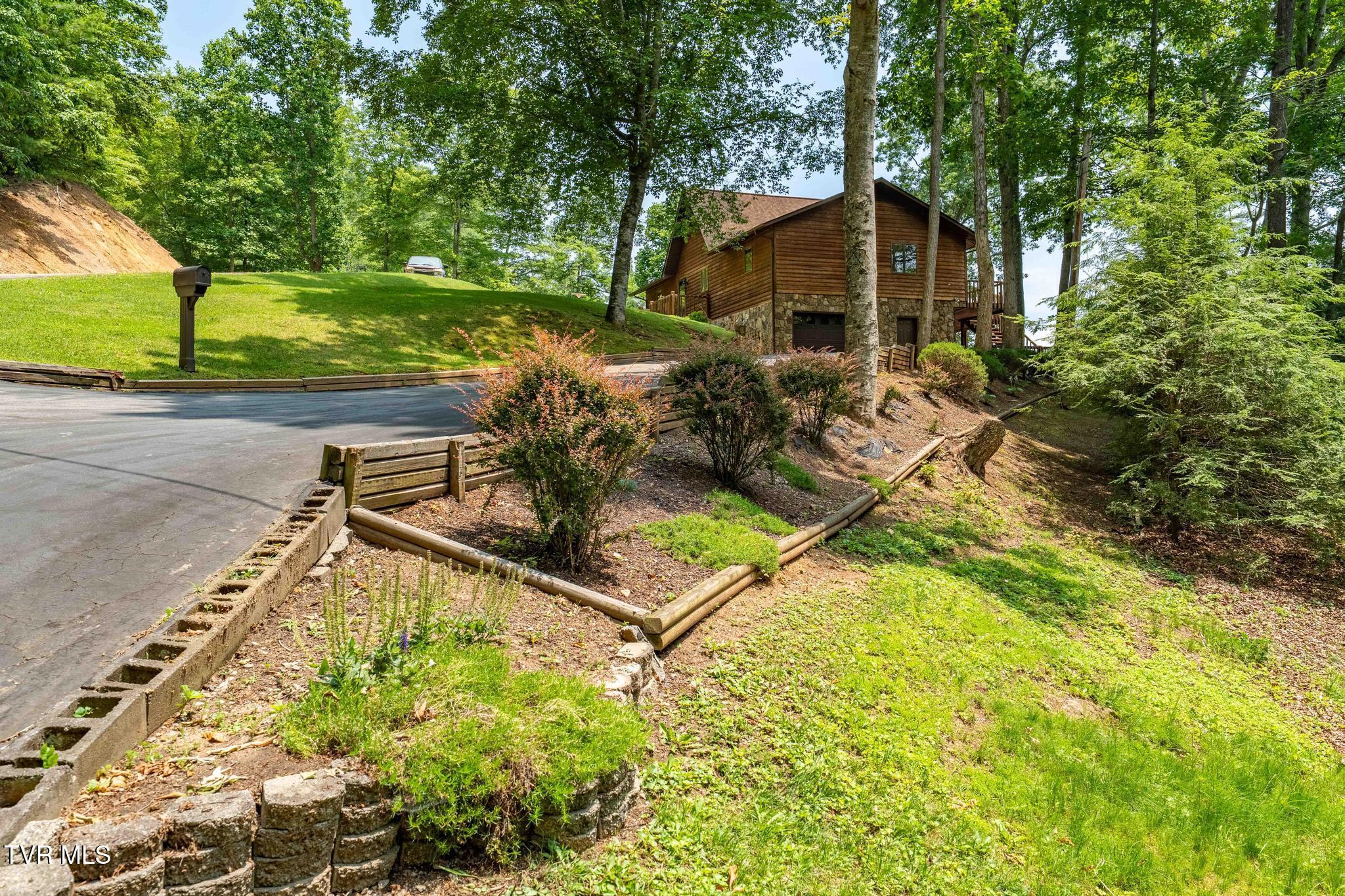 Image 4: 196 Hiddenwood Drive (1 of 46)