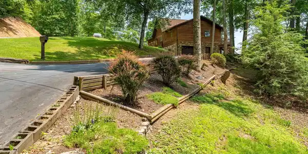 Image 4: 196 Hiddenwood Drive (1 of 46)