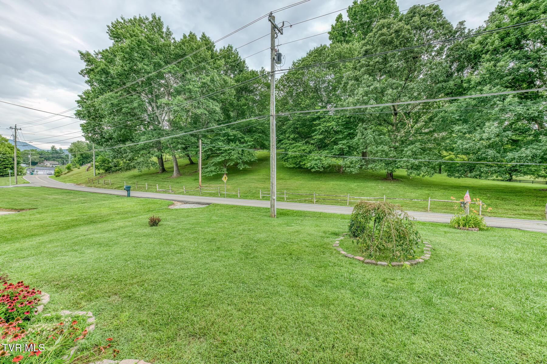 Image 3: 807 N Mohawk Dr-3