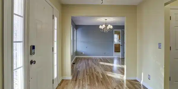 Image 4: BluebirdINTERIOR-1