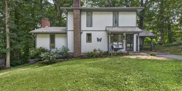 Image 2: 18424-Cashmere-Ct-Abingdon-Va Anslee-Coo