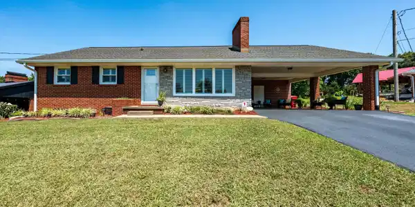 304 North Gilmer Park