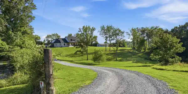 Image 2: 110-web-or-mls-004_JH 20260702-301