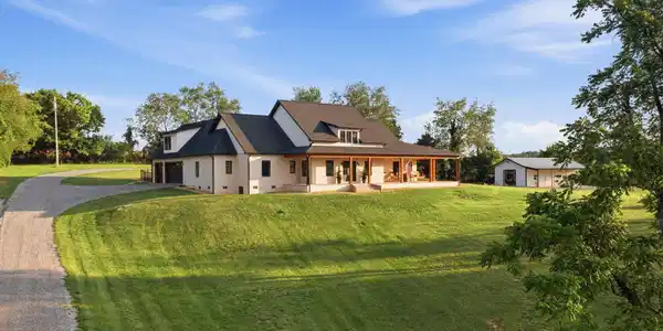 Image 4: 19-web-or-mls-005_DJI_20260624193409_096
