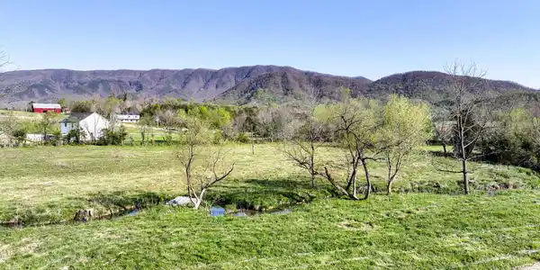 525 Kelley Gap Road